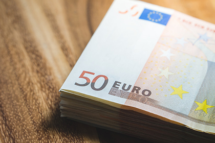 夫妻共同债务，妻子需与丈夫共同承担100万元债务，即使声称无任何关联